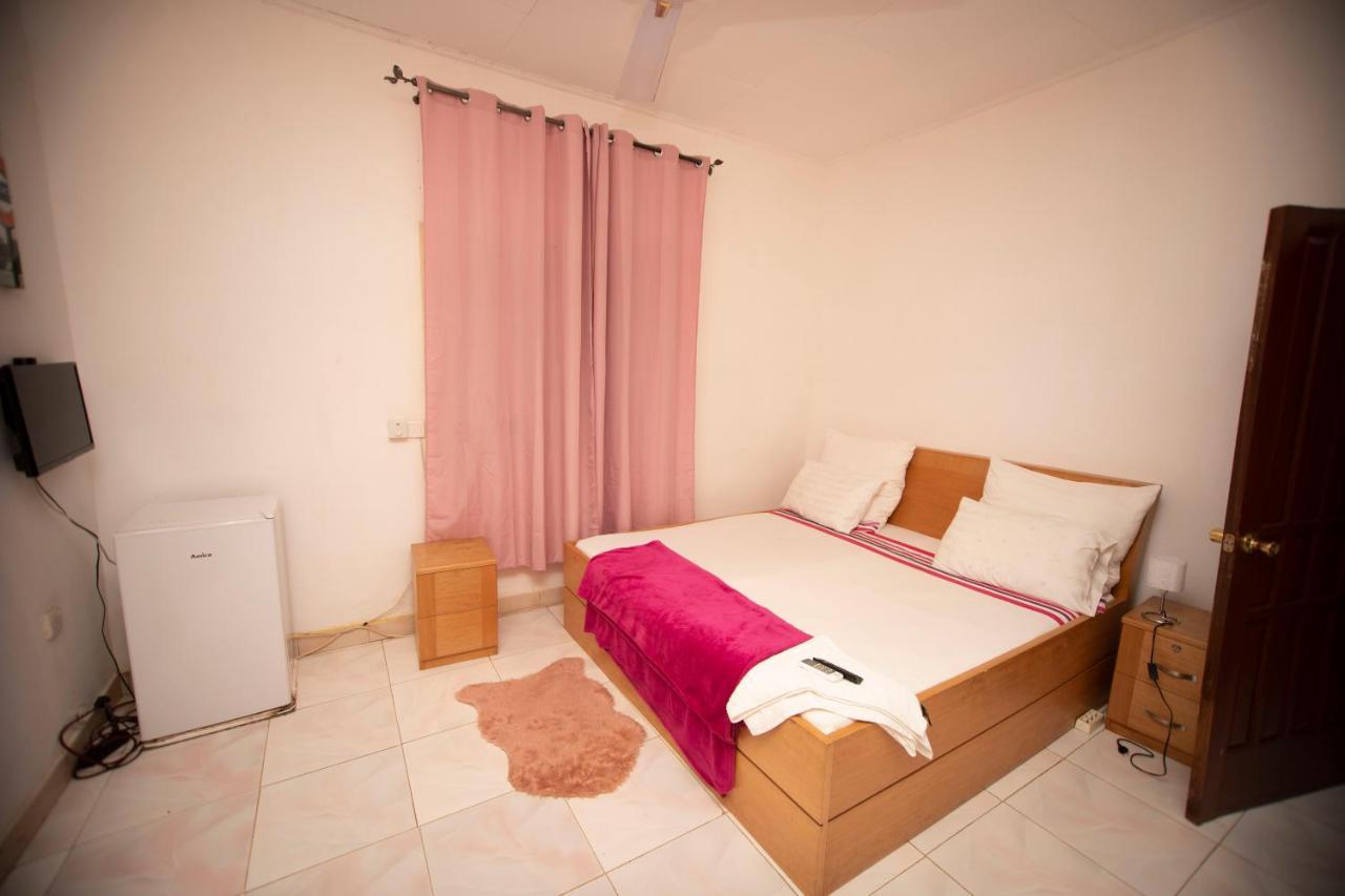 Marysin Guest House Аккра Экстерьер фото